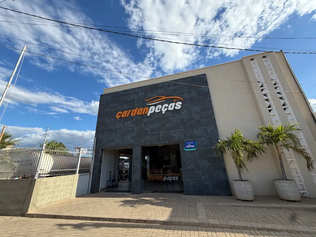 Fachada da loja Cardan Peças e Serviços